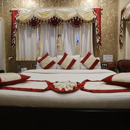 The Ranikhet Continental Hotel Kültér fotó