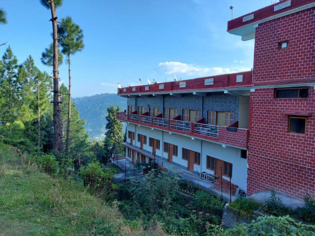 The Ranikhet Continental Hotel Kültér fotó