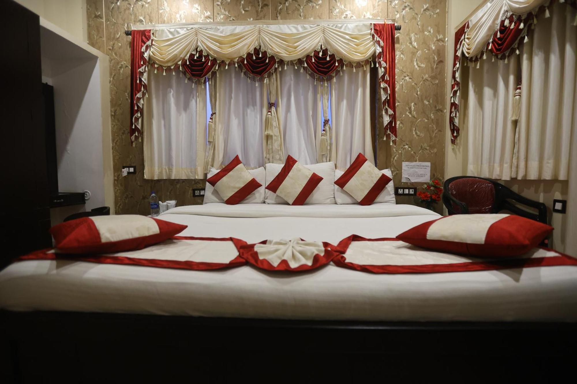 The Ranikhet Continental Hotel Kültér fotó