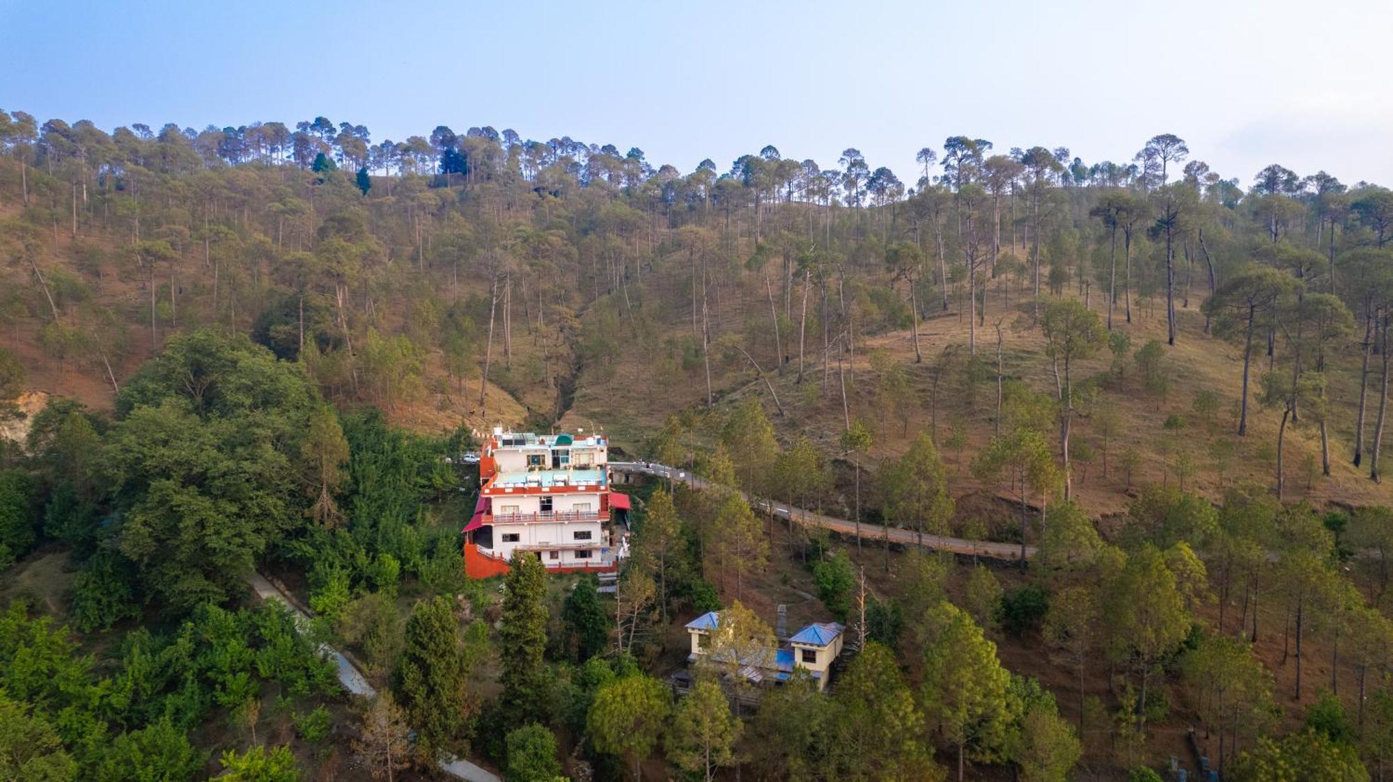 The Ranikhet Continental Hotel Kültér fotó
