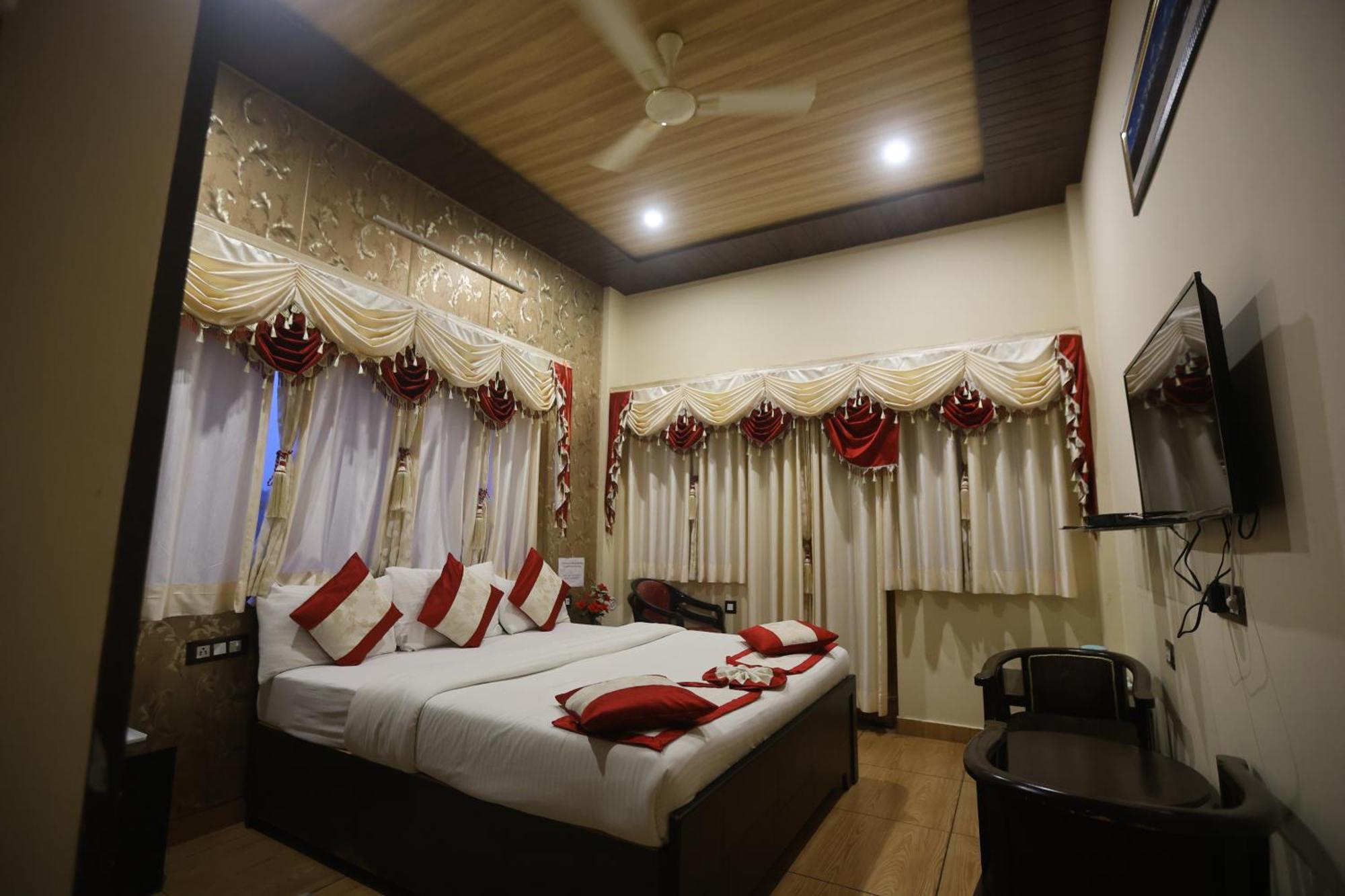 The Ranikhet Continental Hotel Kültér fotó