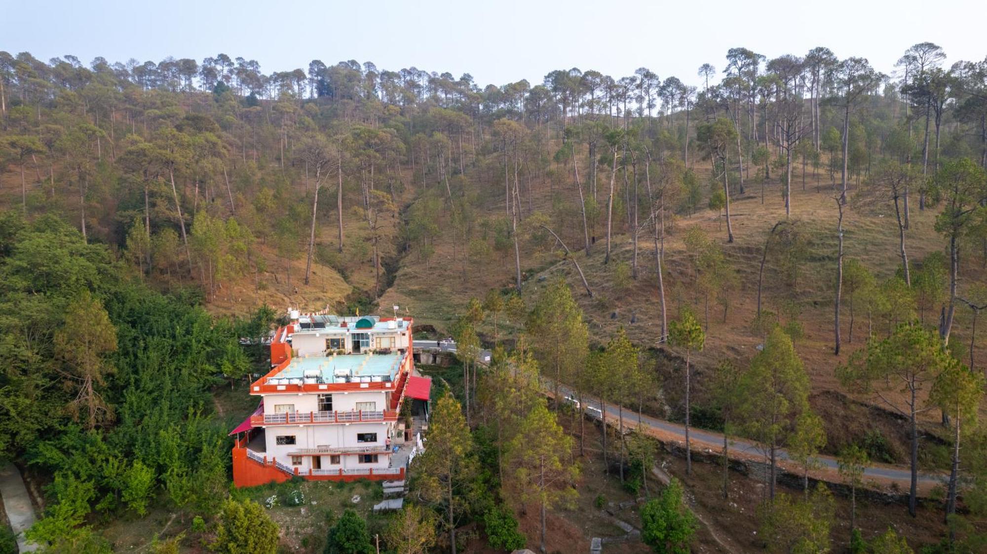 The Ranikhet Continental Hotel Kültér fotó