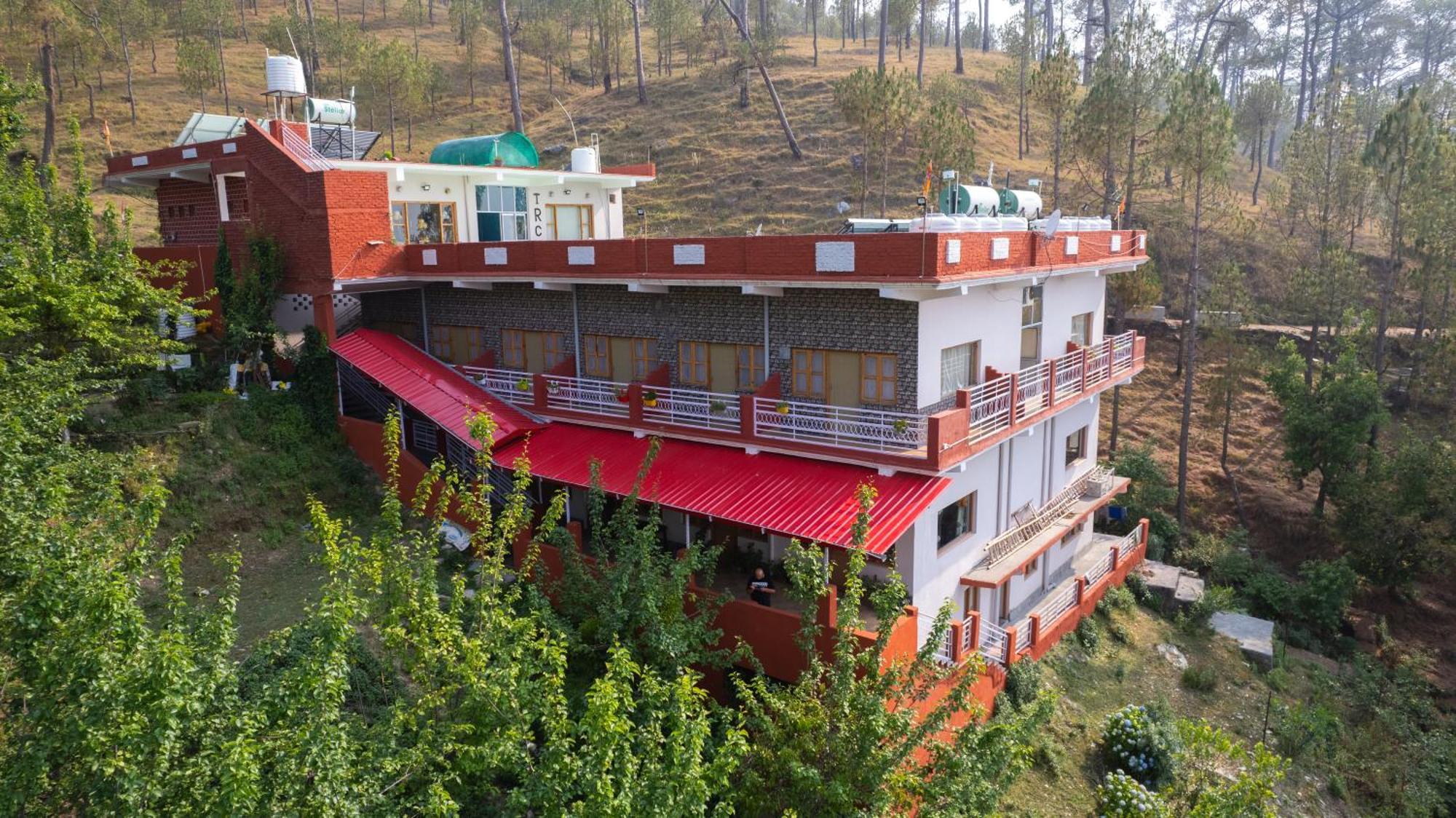 The Ranikhet Continental Hotel Kültér fotó