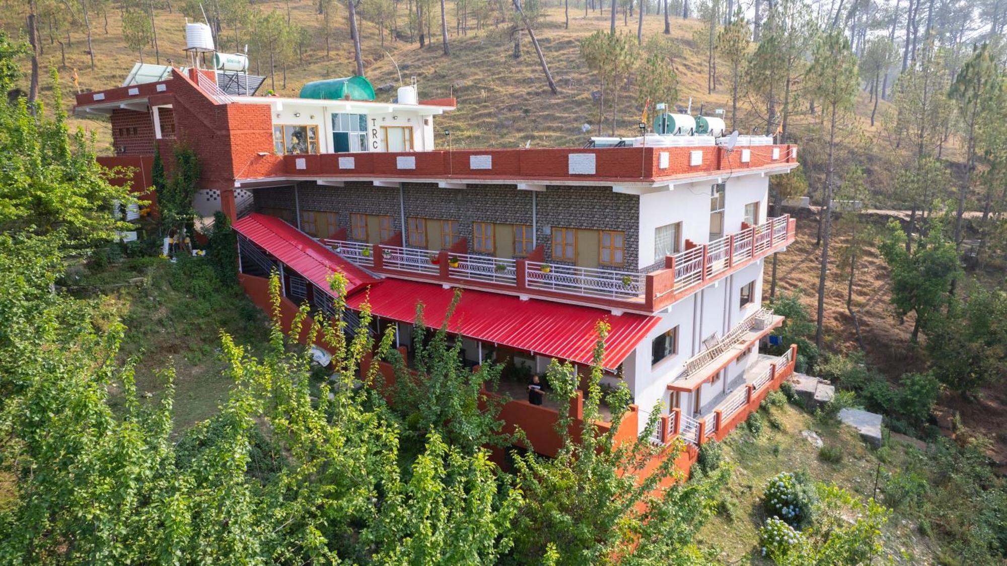 The Ranikhet Continental Hotel Kültér fotó